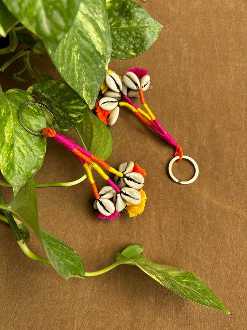 Gulaabi Raag Cowrie Keychain- 1 pc