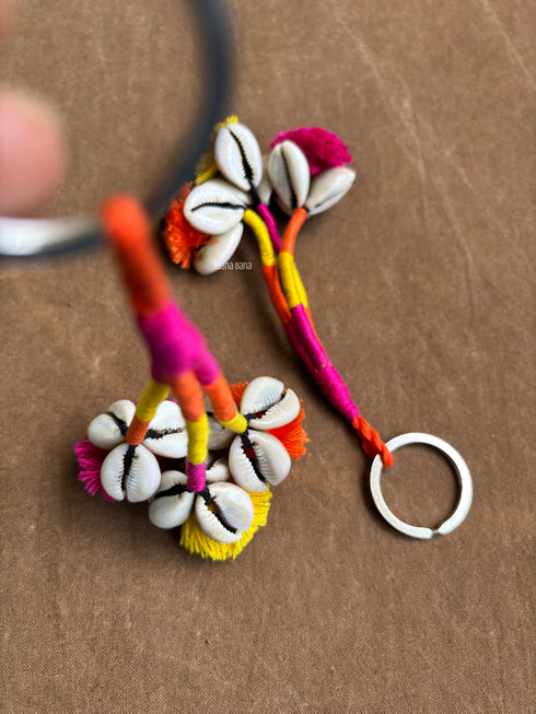 Gulaabi Raag Cowrie Keychain- 1 pc