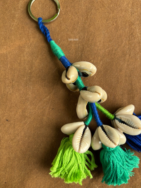 Neel Patang Cowrie Keychain- 1 pc