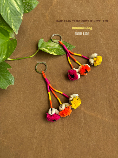 Gulaabi Raag Cowrie Keychain- 1 pc