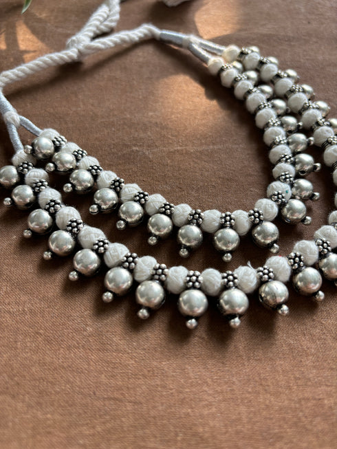 Ivory Itra | Reversible White Patwa Bead Thread Choker