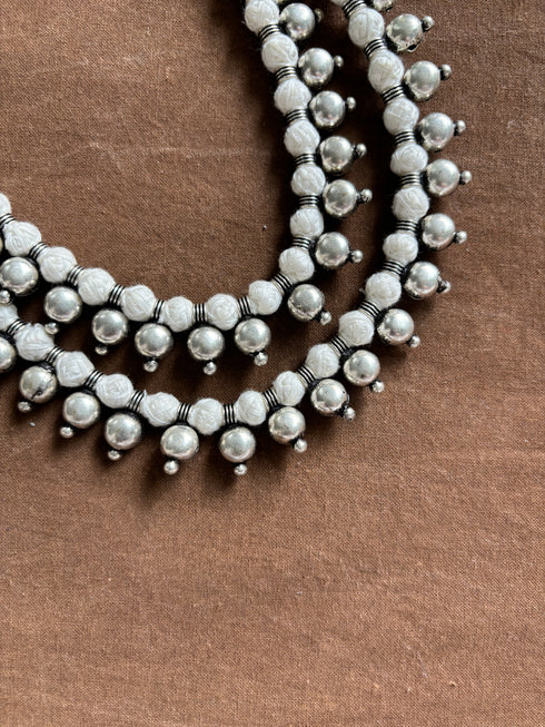 Ivory Itra | Reversible White Patwa Bead Thread Choker