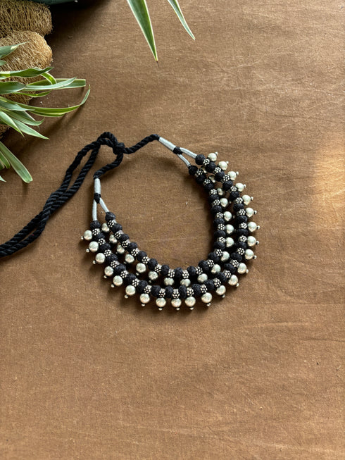 Raat Rani | Reversible Black Patwa Bead Thread Choker