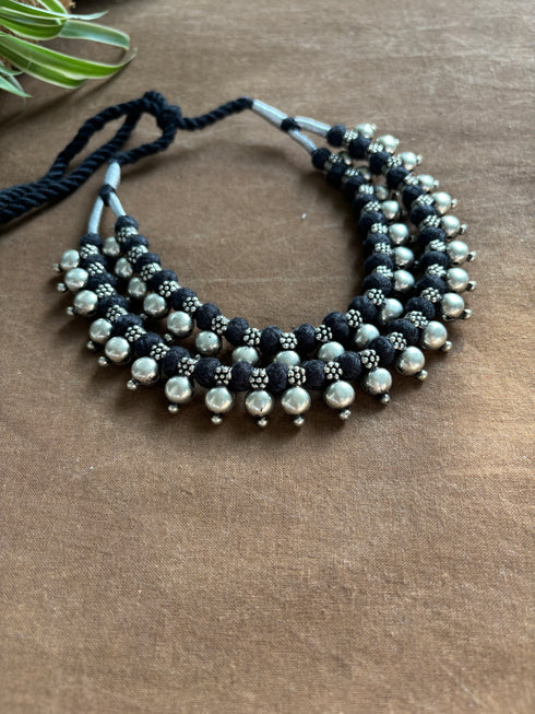 Raat Rani | Reversible Black Patwa Bead Thread Choker