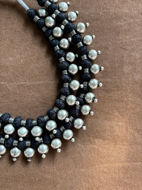 Raat Rani | Reversible Black Patwa Bead Thread Choker