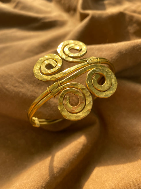 Prithvi Brass metal Dhokra Bracelet